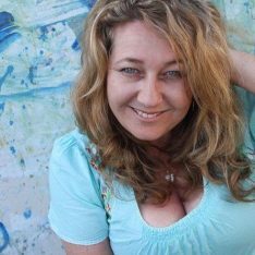 302026_252690354781416_1322622675_n Lisa Oxley